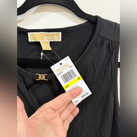 MICHAEL Michael Kors Tops - MICHAEL Michael Kors $78 NWT Black Sleeveless Shell with gold chain